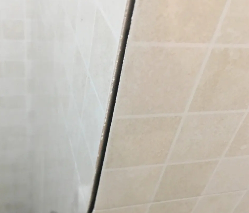 德城瓷砖空鼓维修公司分享阳台瓷砖脱落的修复过程可以分为以下几个步骤